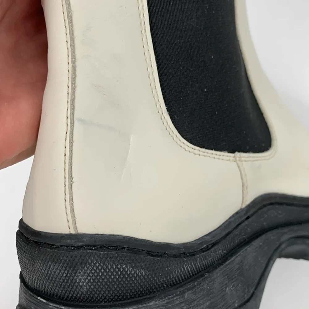 Ted Baker Lilianna Chunky Chelsea short boots cream shoe pull-on lug sole 9